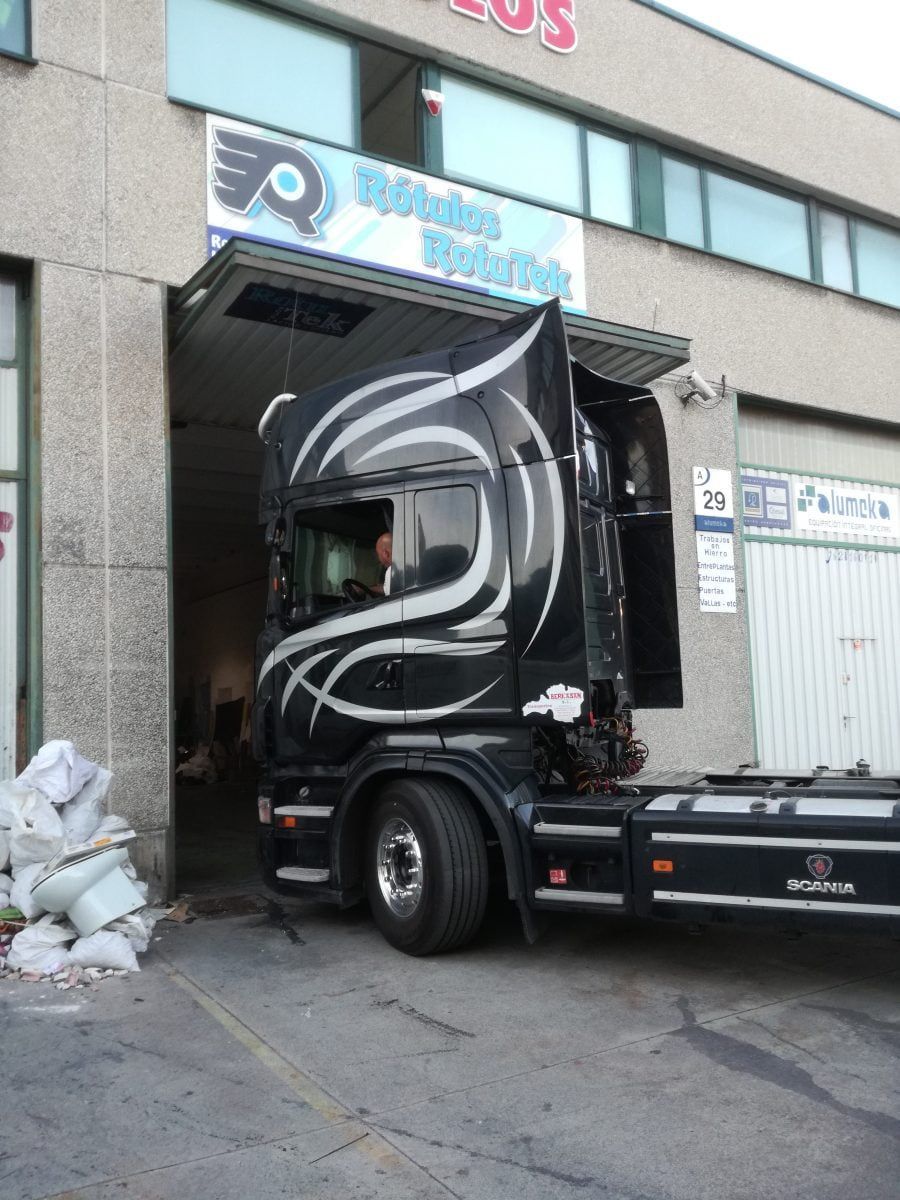 Rotulación camión cabina vinilo