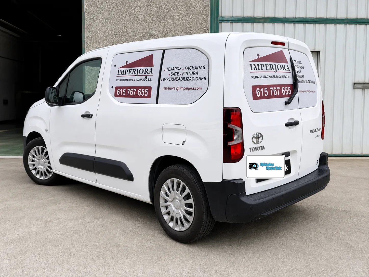 Toyota Proace de Imperjora con vinilo microperforado impreso en cristales laterales y traseros