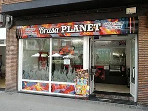 Rótulo y vinilos en un comercio