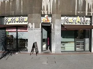 Rótulo luminoso instalado en un comercio